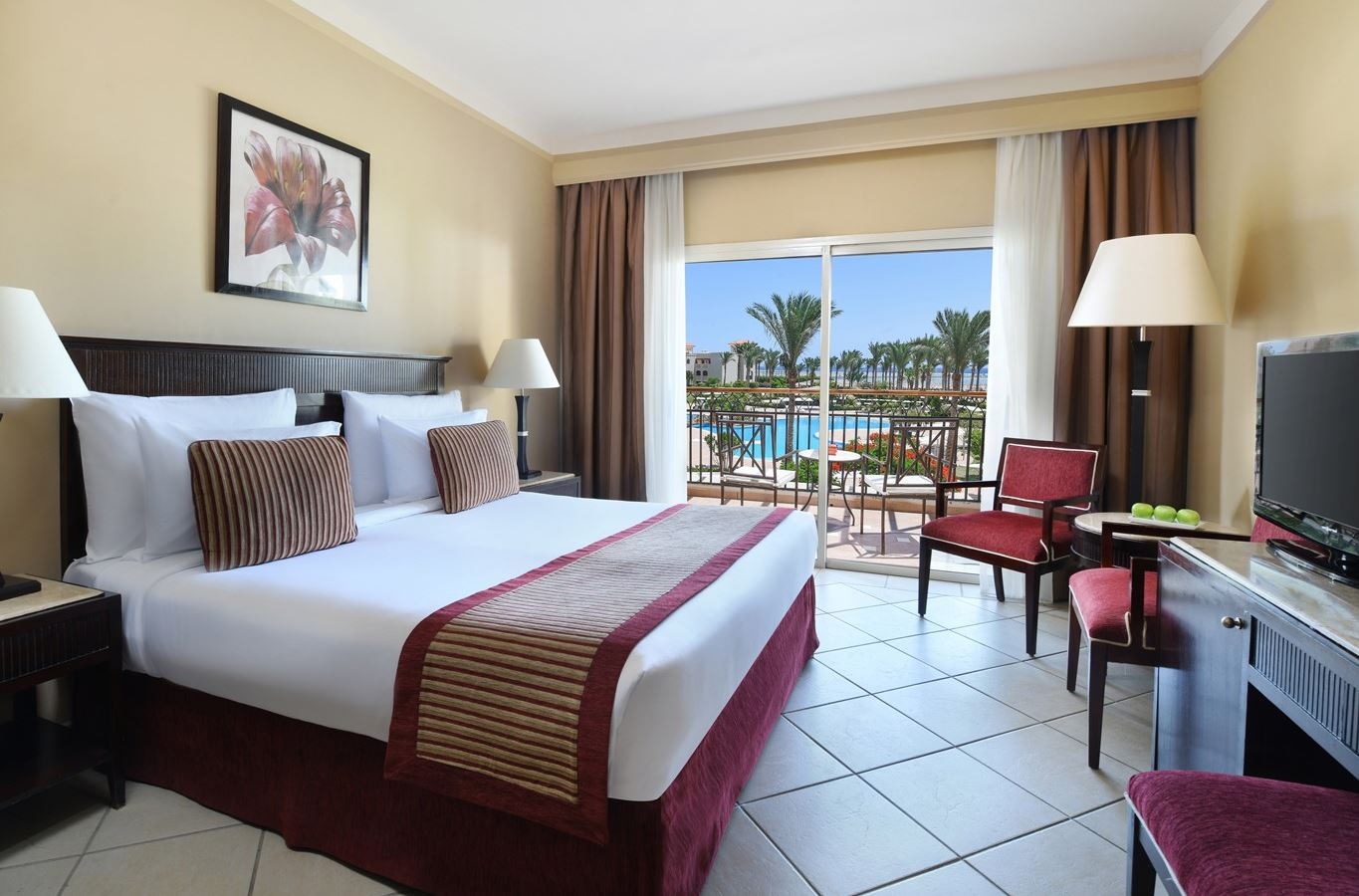 rooms-room-superior-poolview