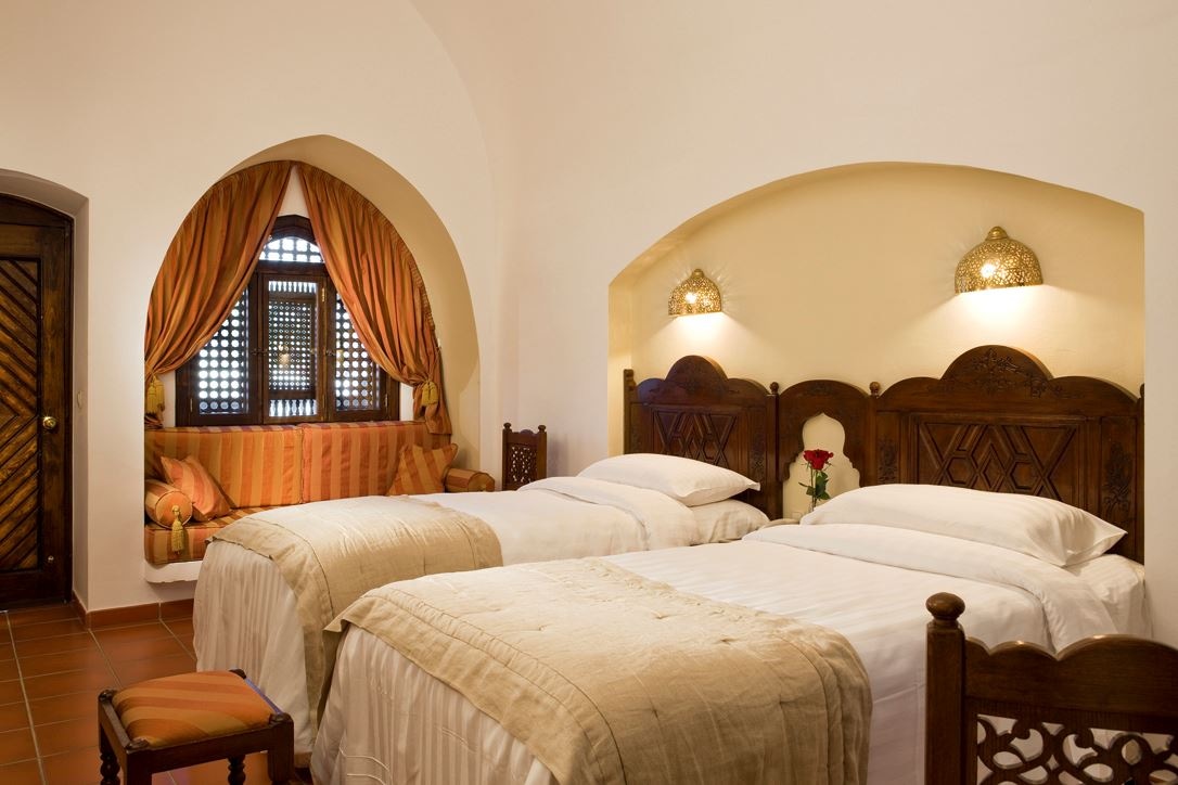 rooms-classic-partial-sea-view-room