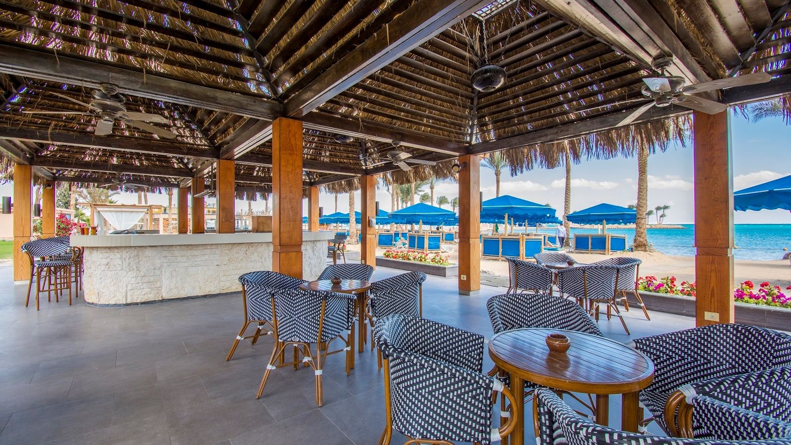 bars-al-khalig-beach-bar