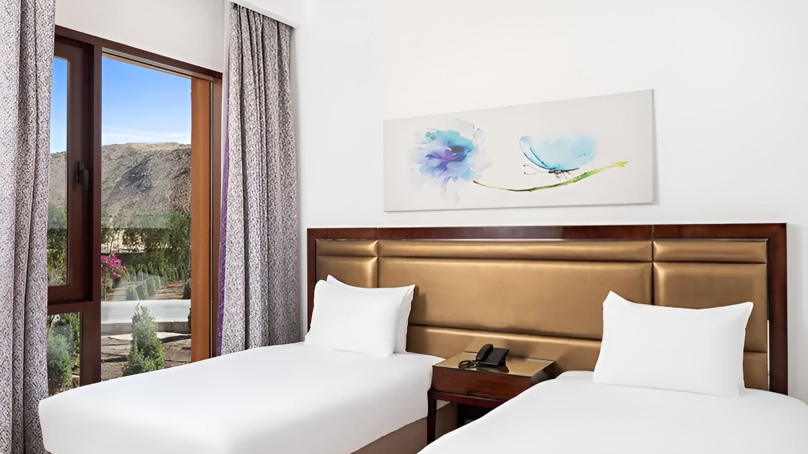 rooms-royal-suite-swimup-pool-view