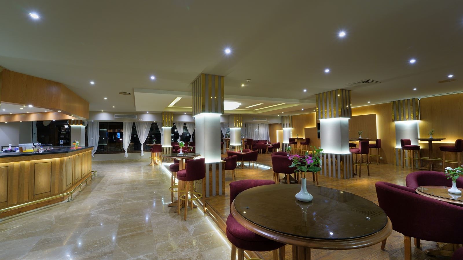 bars-lobby-bar--shark-stop