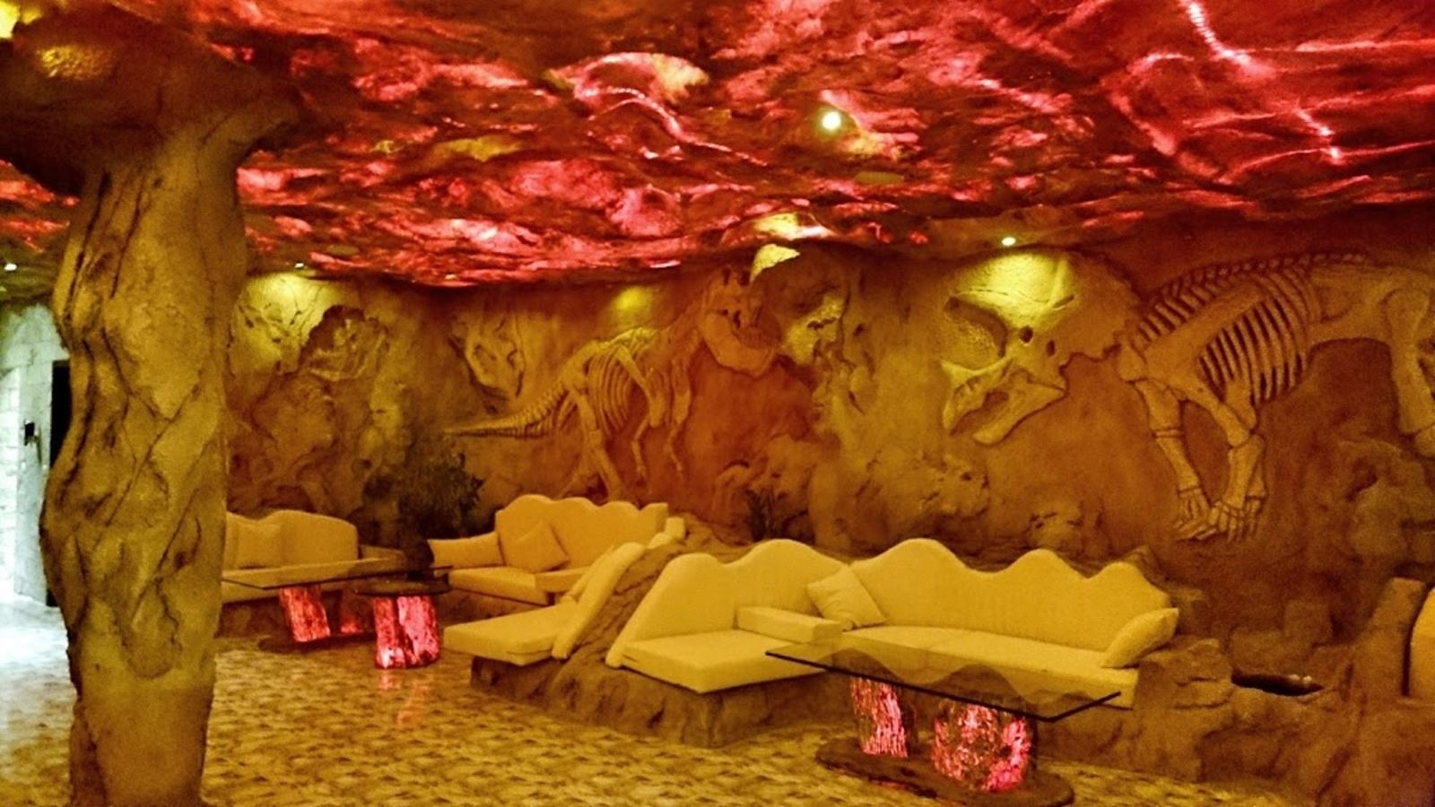 bars-freds-lobby-bar