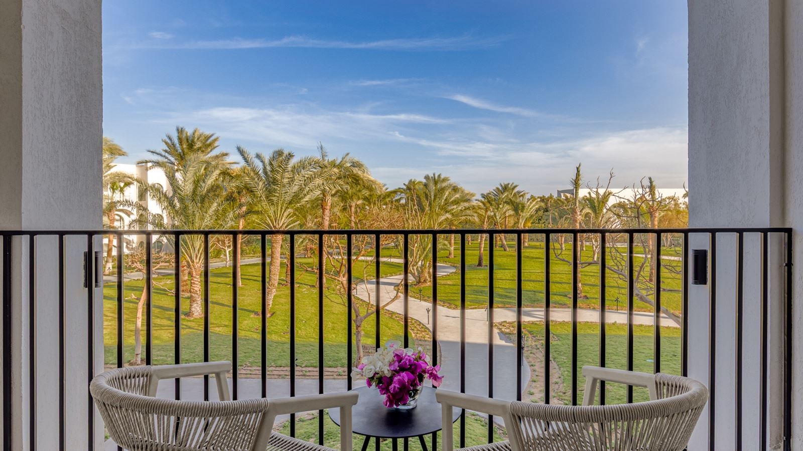 rooms-deluxe-room-pool-view