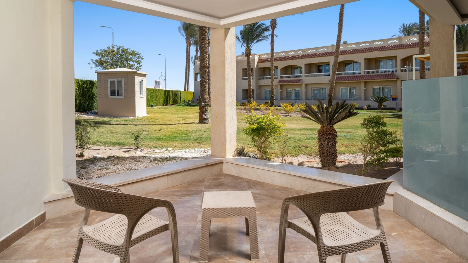 rooms-room-family-garden-view