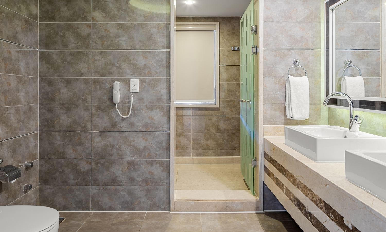 rooms-superior-room-pool-view