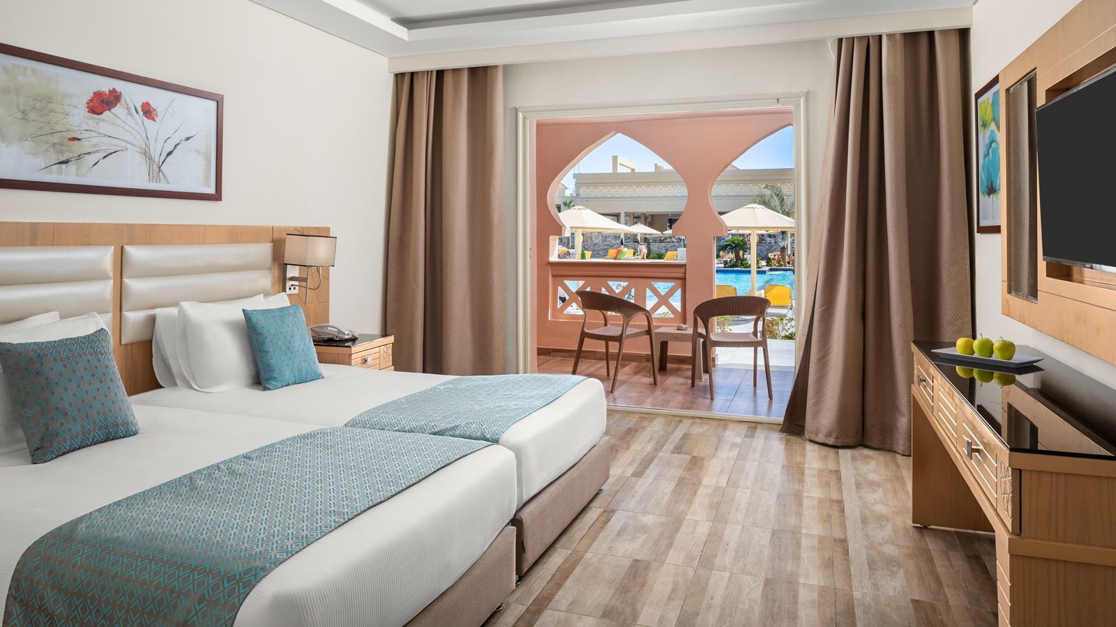 rooms-room-standard-pool-view