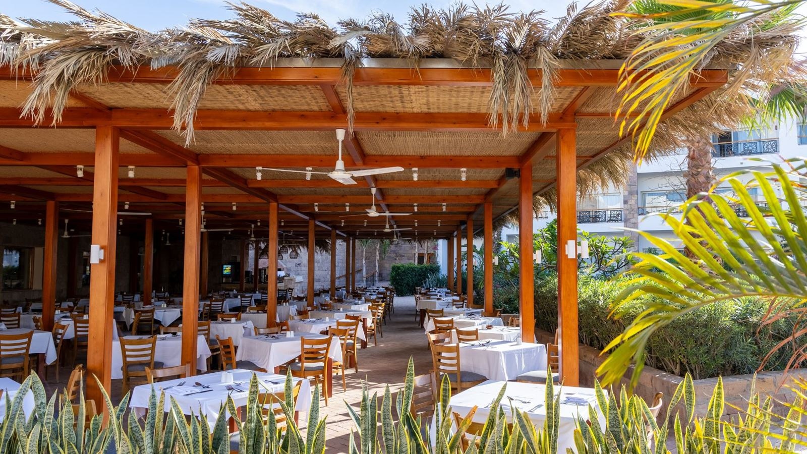 restaurants-main-restaurant-west-bay-adult-only