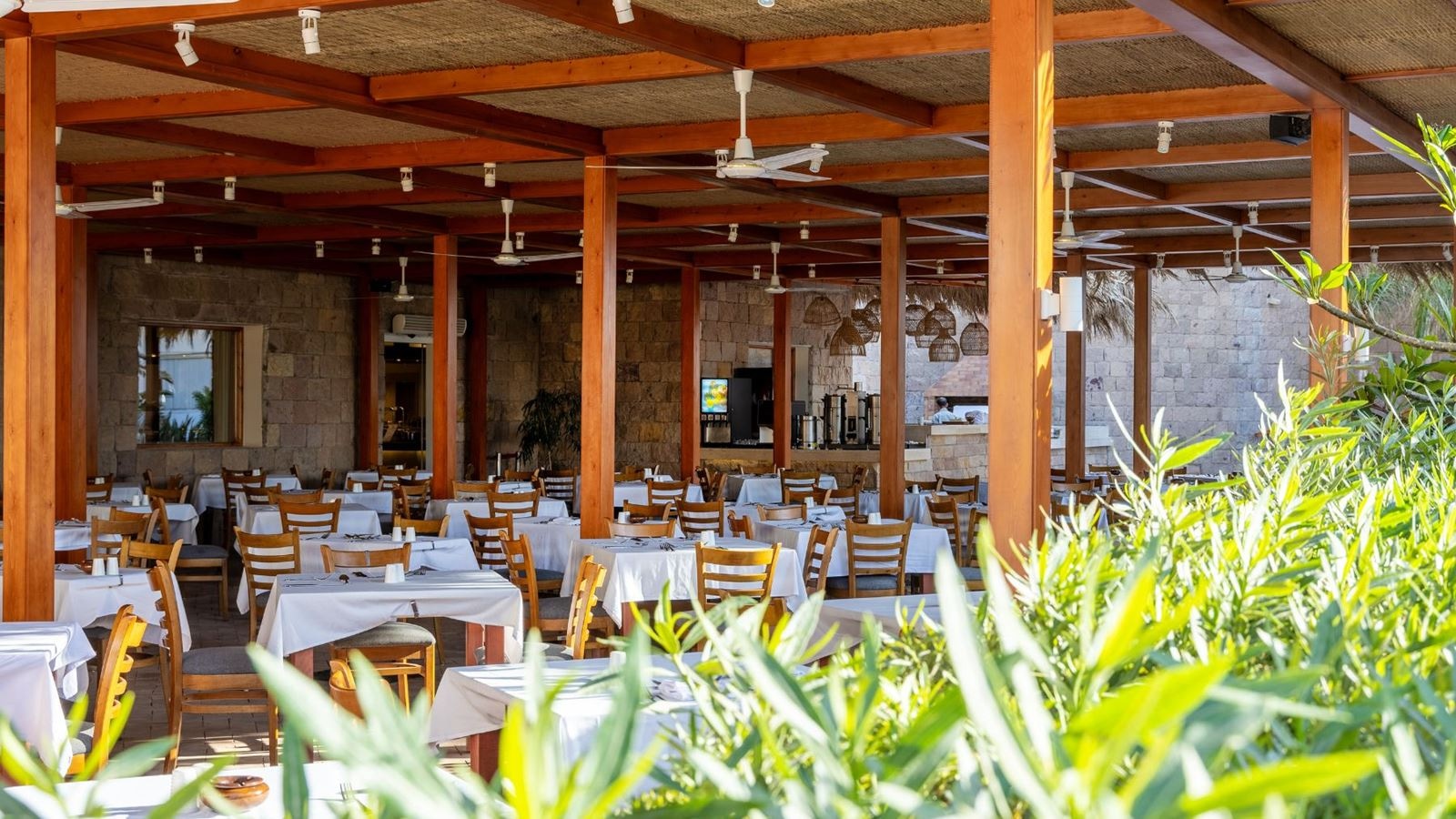 restaurants-main-restaurant-west-bay-adult-only