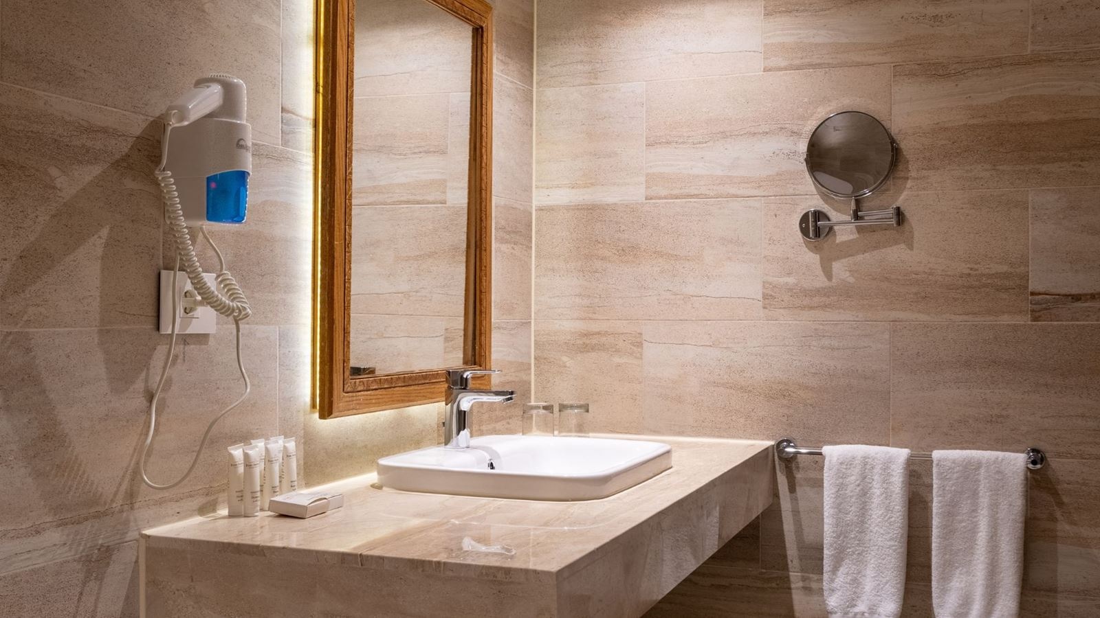 rooms-premium-room-west-bay