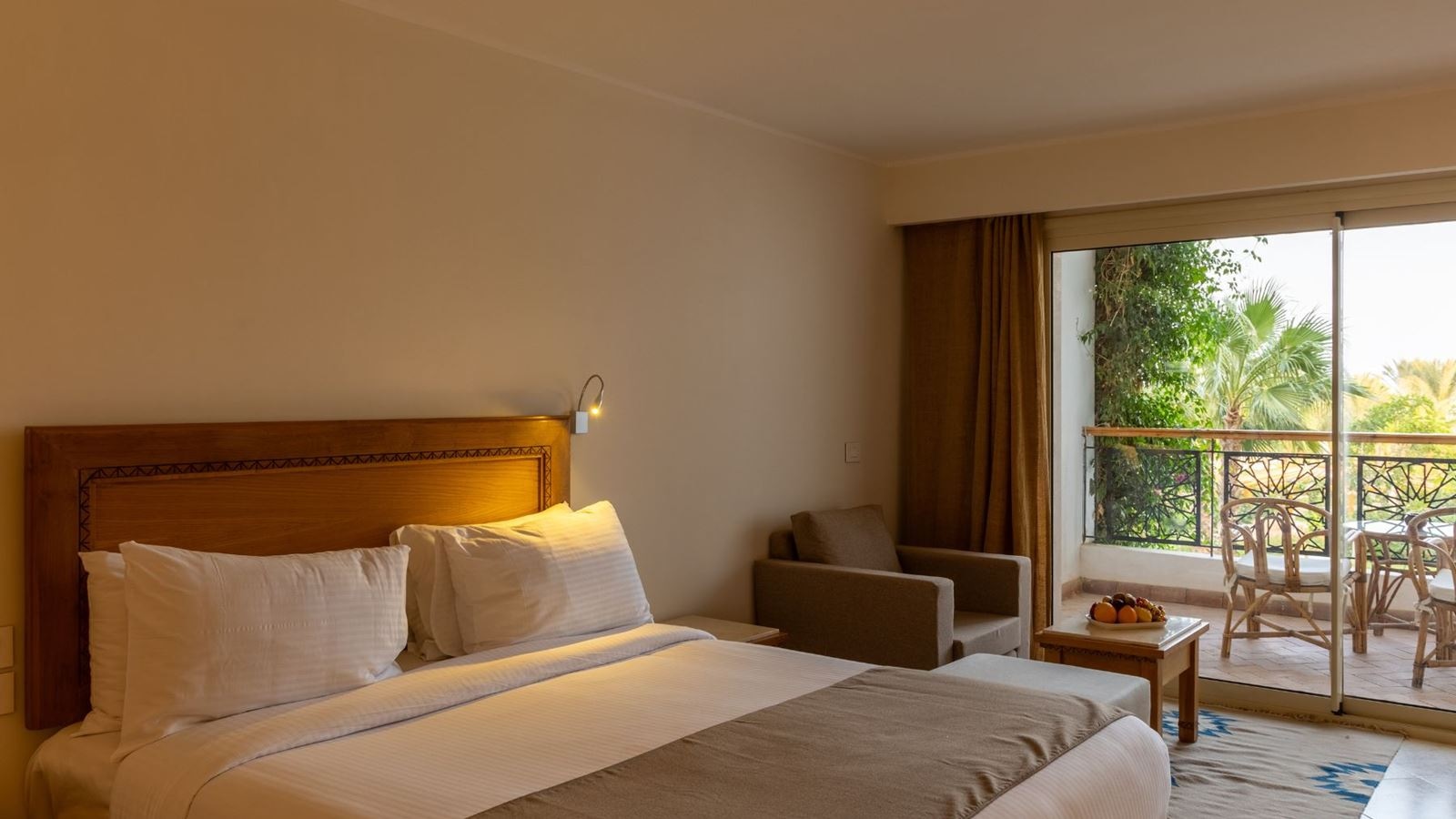 rooms-premium-room-west-bay