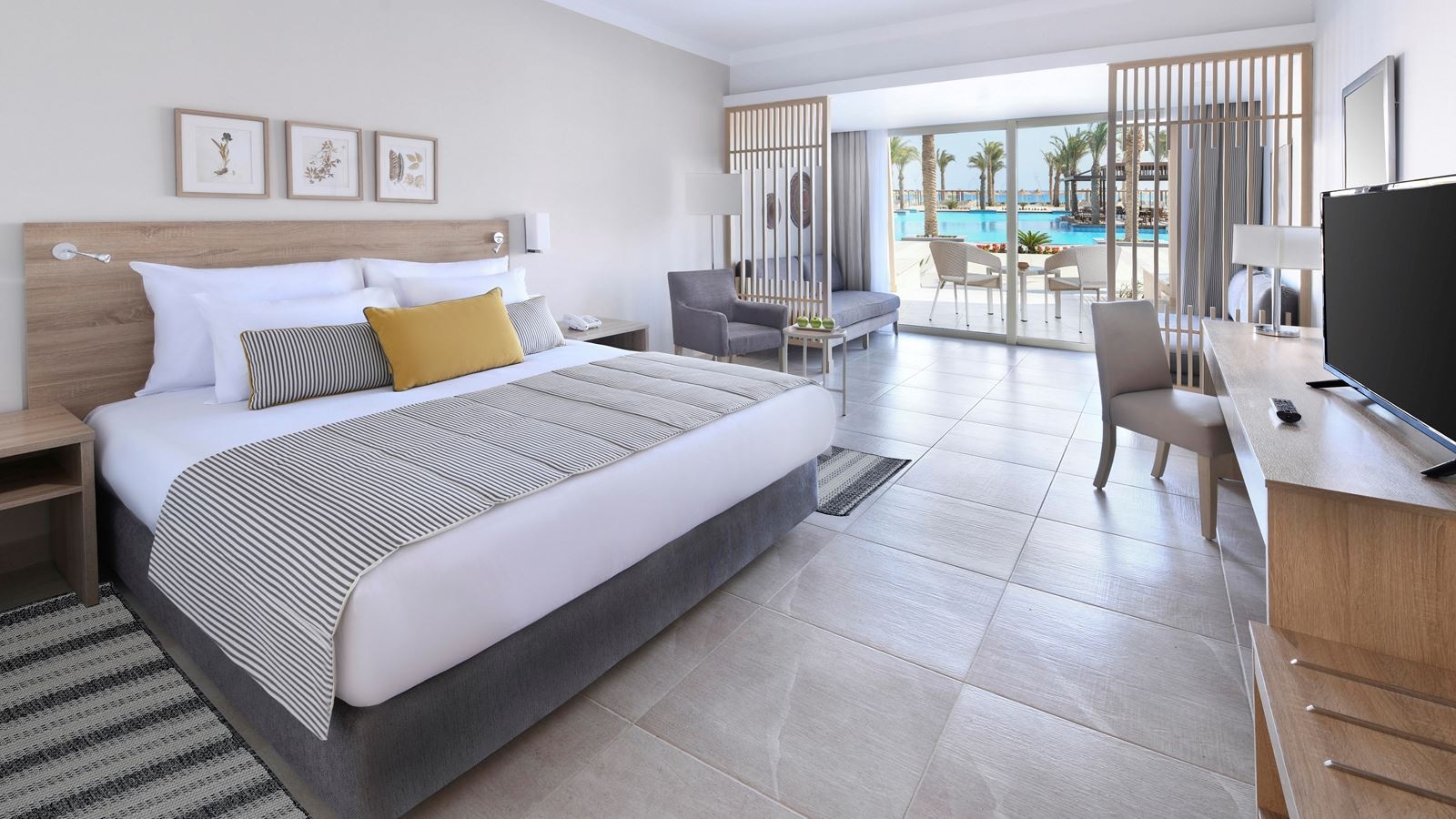 rooms-deluxe-family-room-pool--sea-view