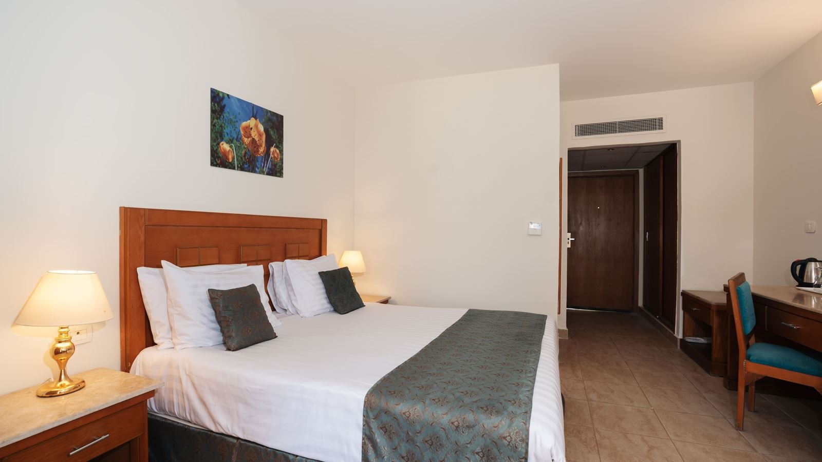 rooms-superior-family-room