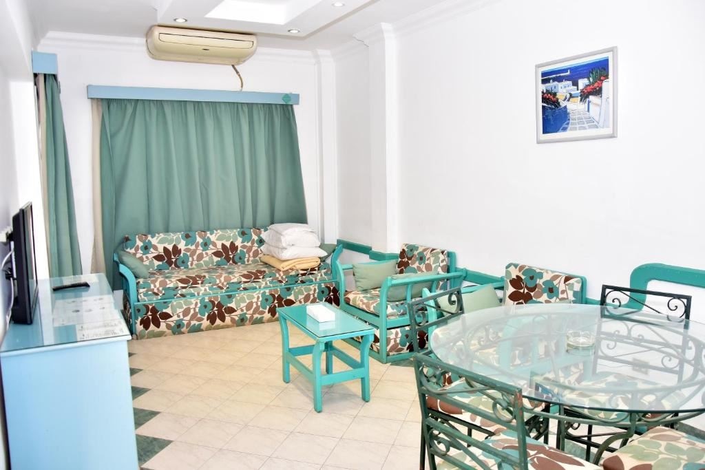 rooms-family-room-one-bed-room