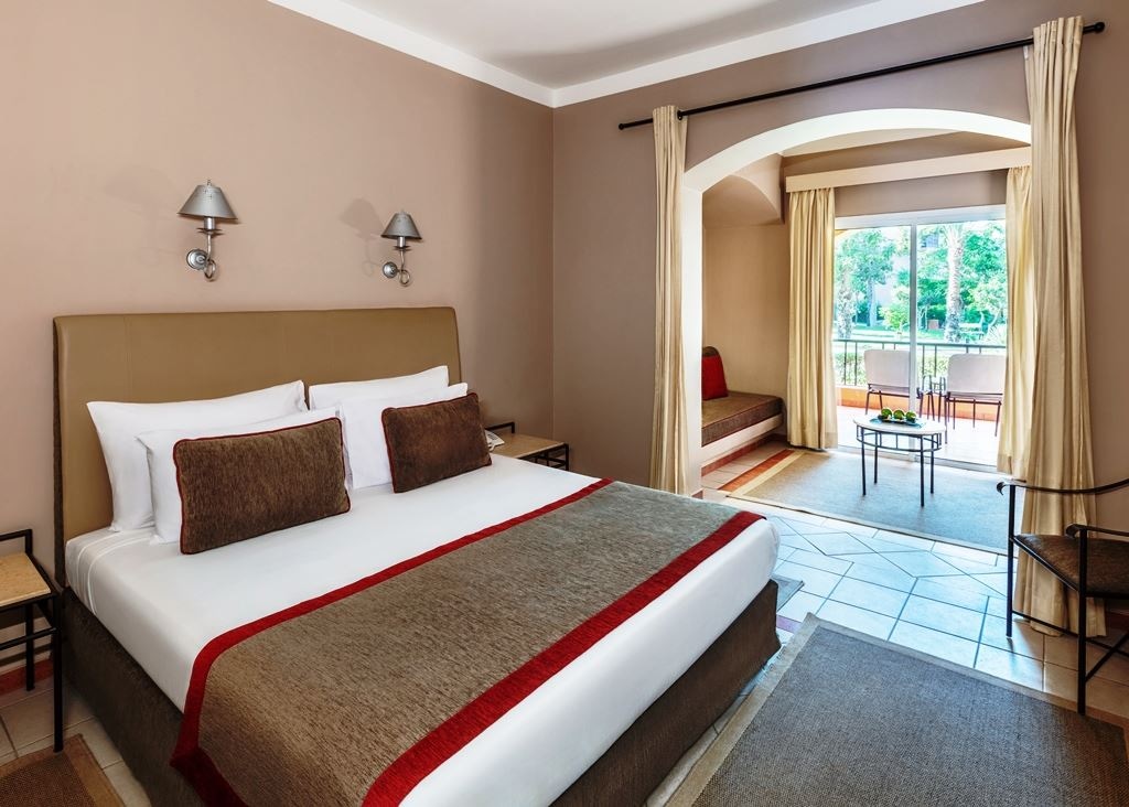 rooms-superior-family-room-garden-view