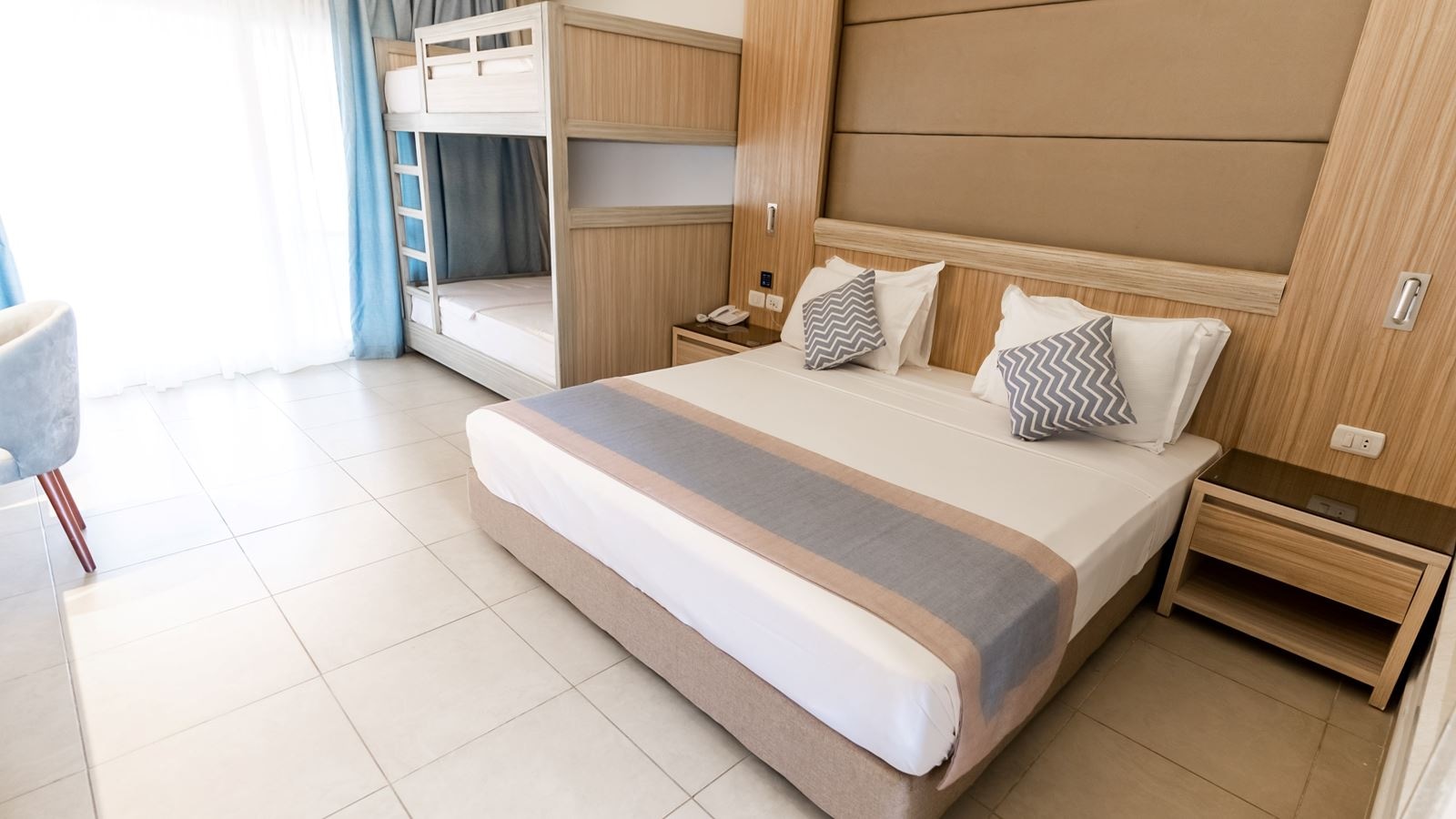 rooms-bunk-bed-pool-deluxe