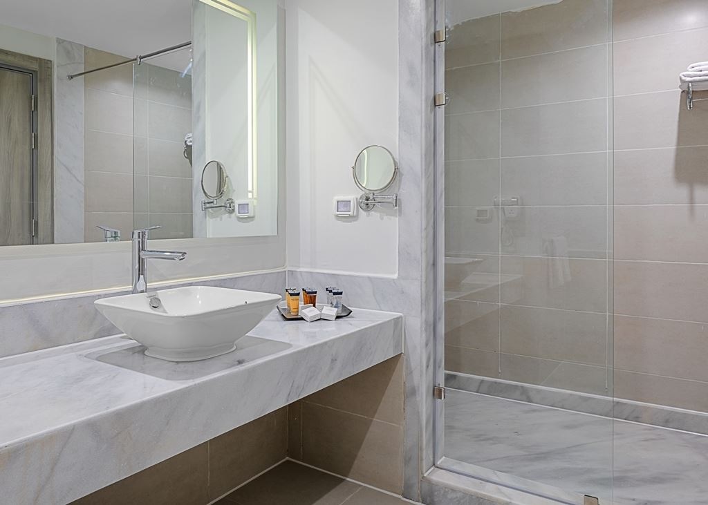 rooms-family-superior-2-bedrooms-pool-view