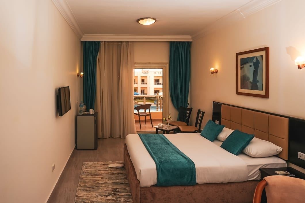 rooms-junior-suite-pool-view-or-side-sea-view