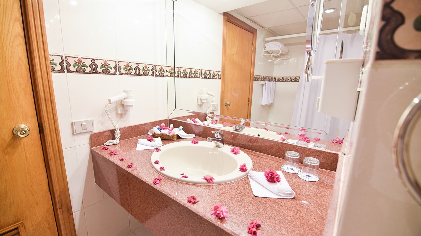 rooms-standard-room-garden-view