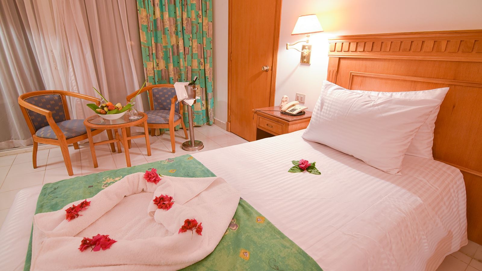 rooms-standard-room-garden-view