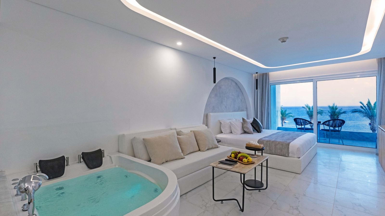 rooms-deluxe-jacuzzi-room