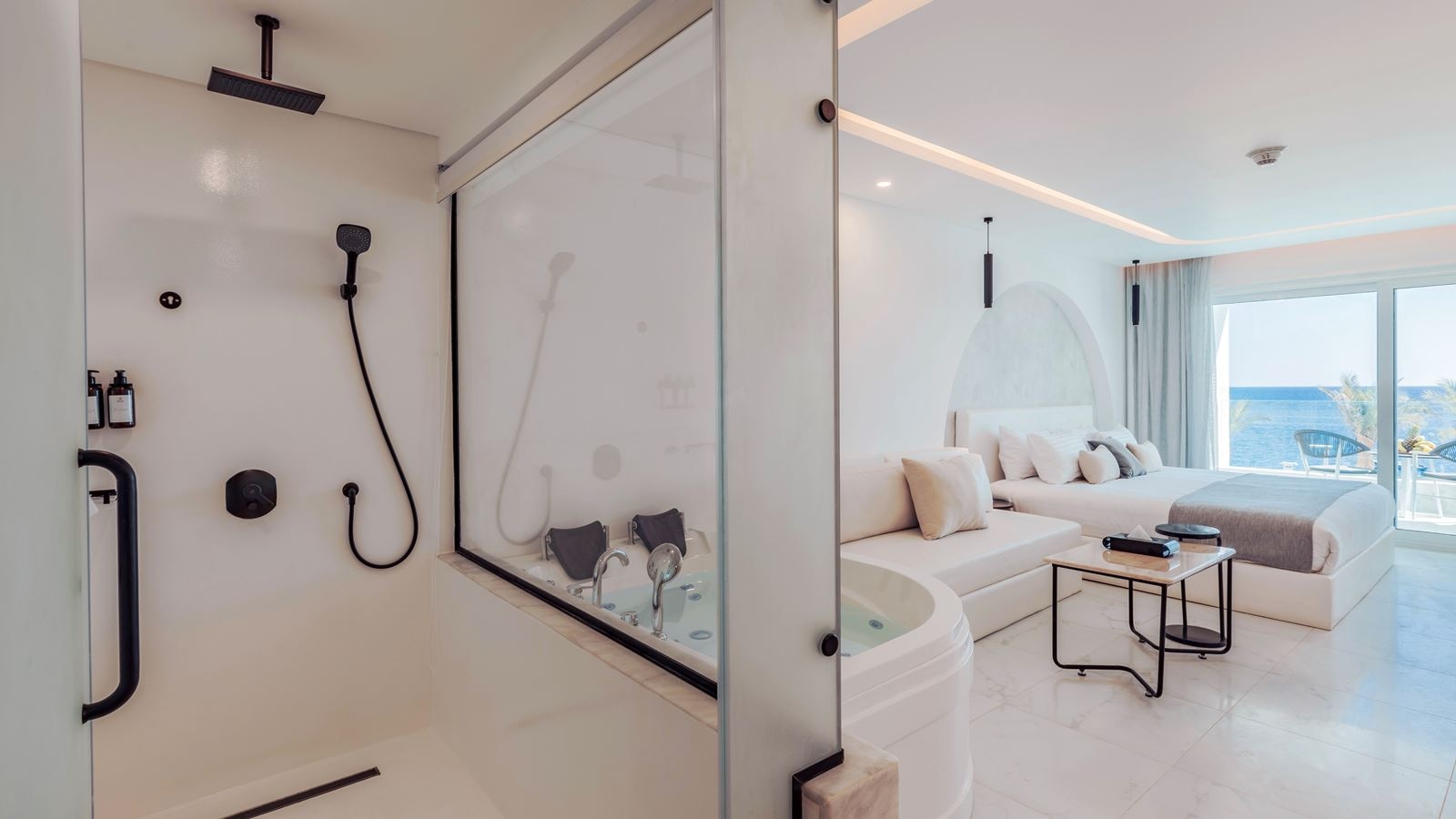 rooms-deluxe-jacuzzi-room