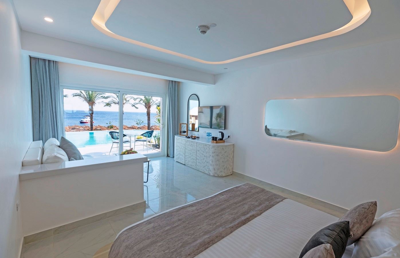 rooms-posh-club-junior-swim-up-suite-beach-front