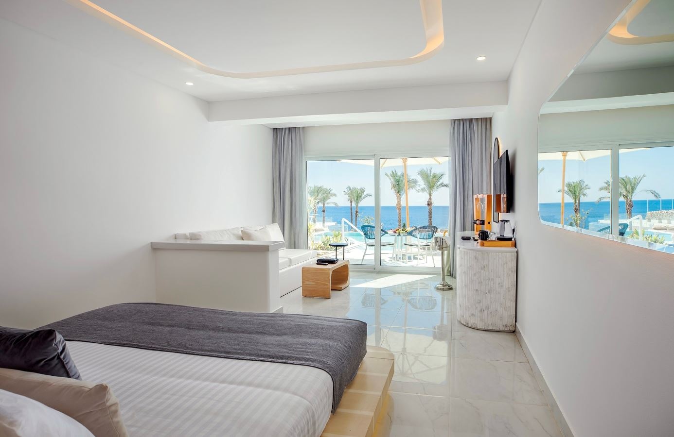 rooms-posh-club-junior-swim-up-suite-beach-front