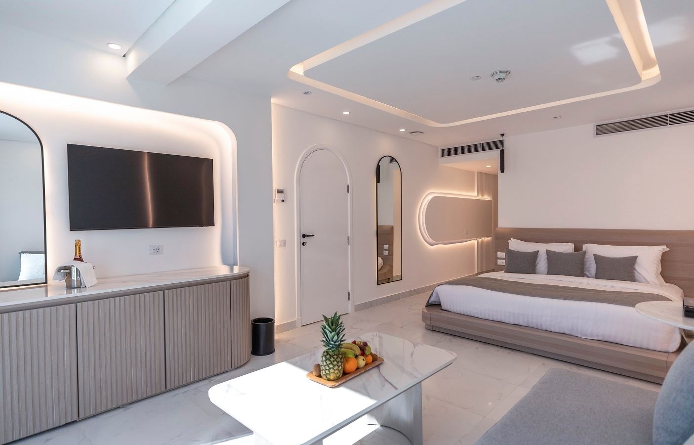 rooms-posh-club-royal-suite-beach-front-with-private-pool