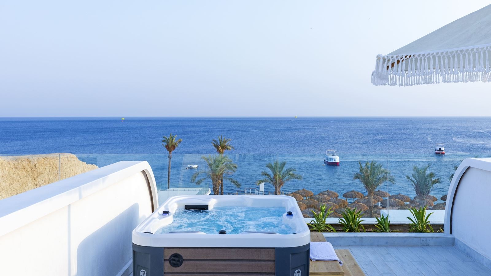 rooms-posh-club-duplex-jacuzzi-suite-sea-view