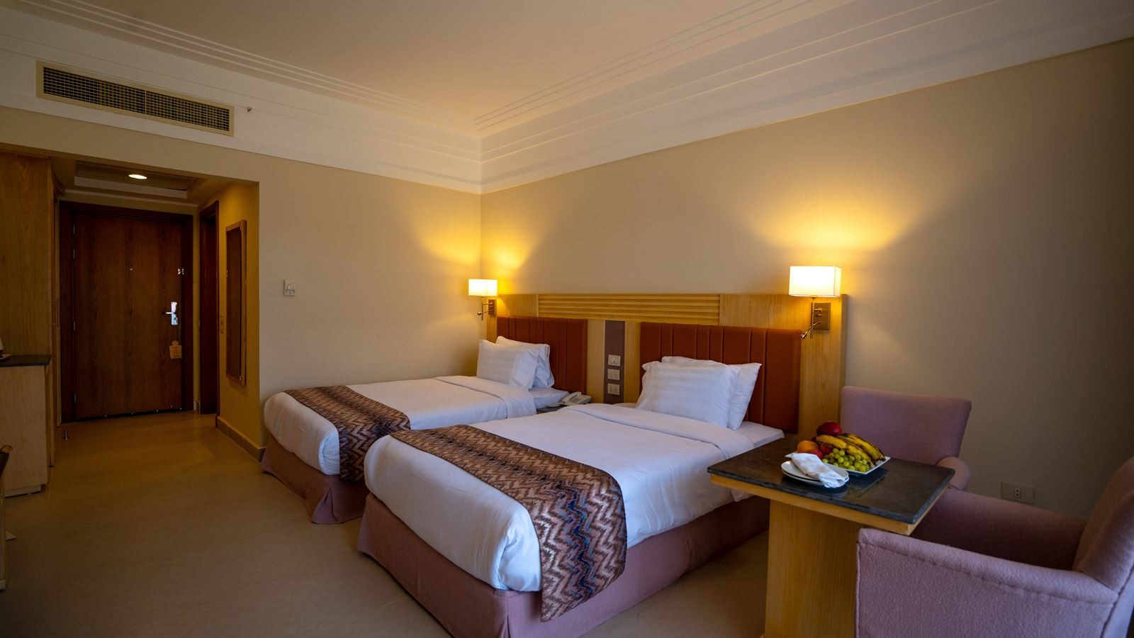 rooms-interconnected-family-room