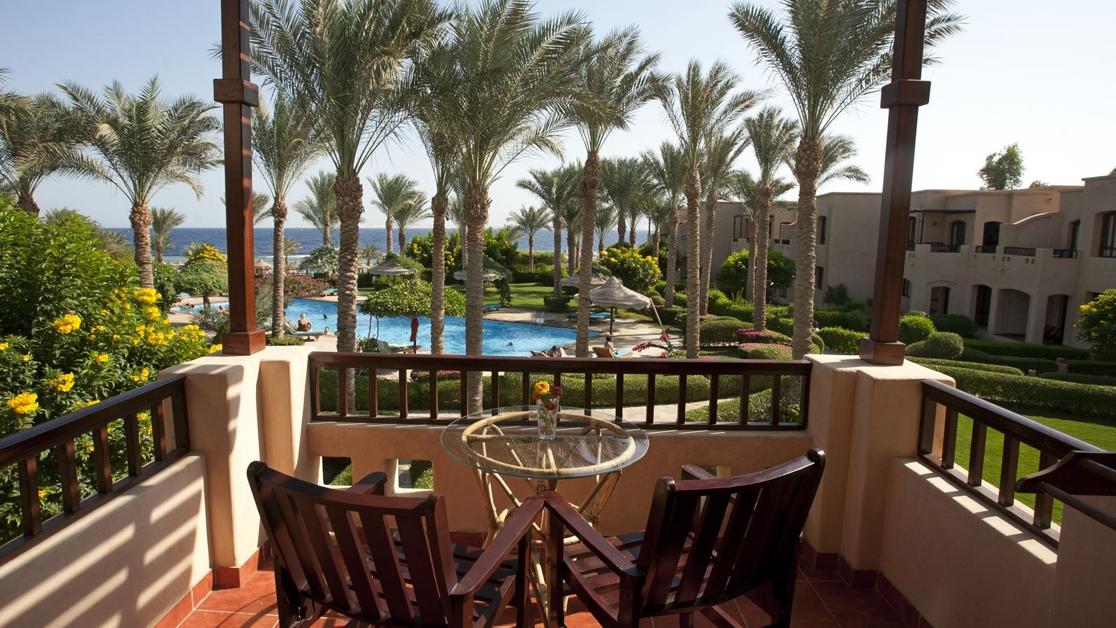 rooms-superior-room--pool-view