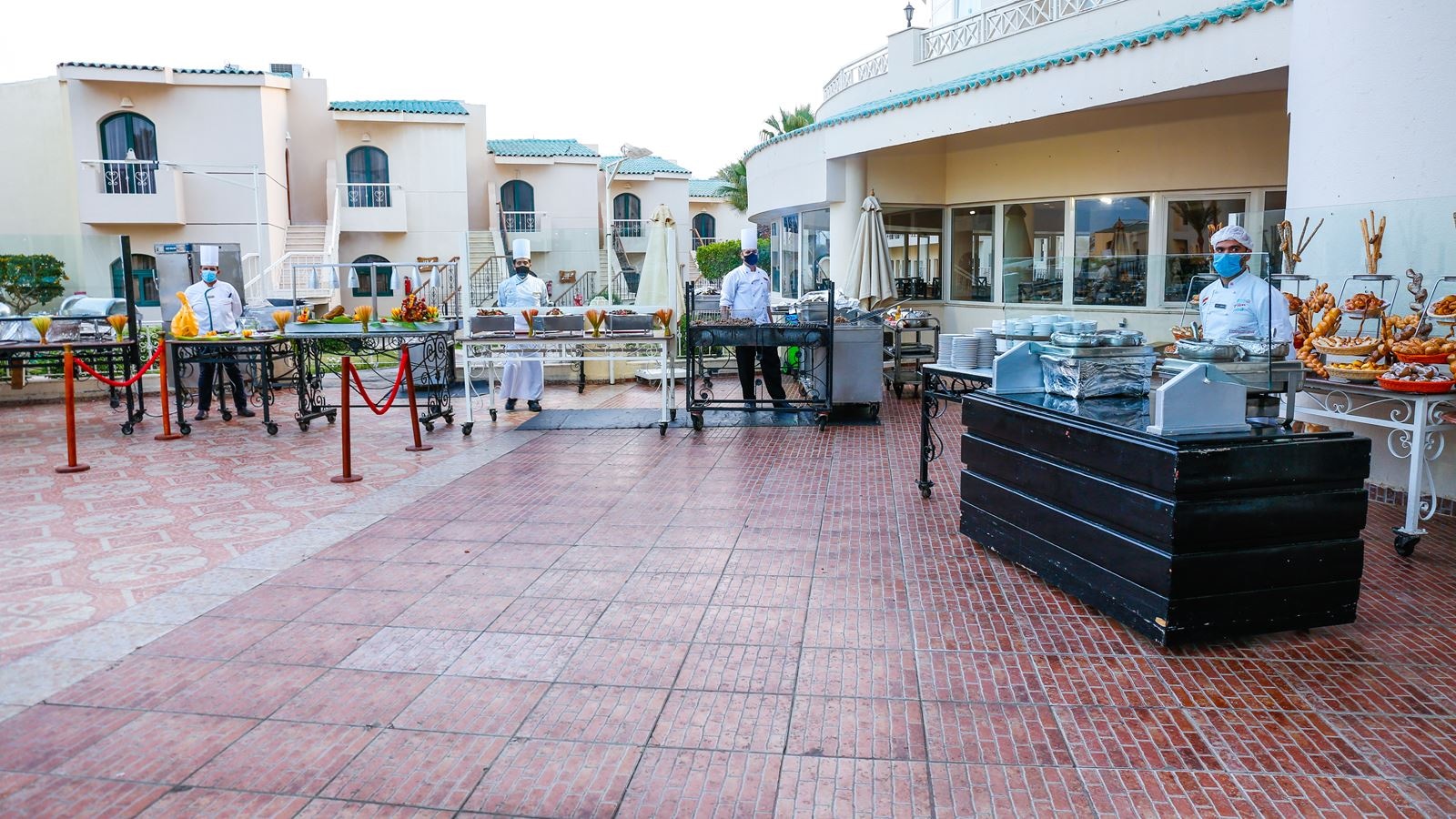 restaurants-main-restaurant--white-knight-seating-capacity-five-hundred-seat-open-buffet