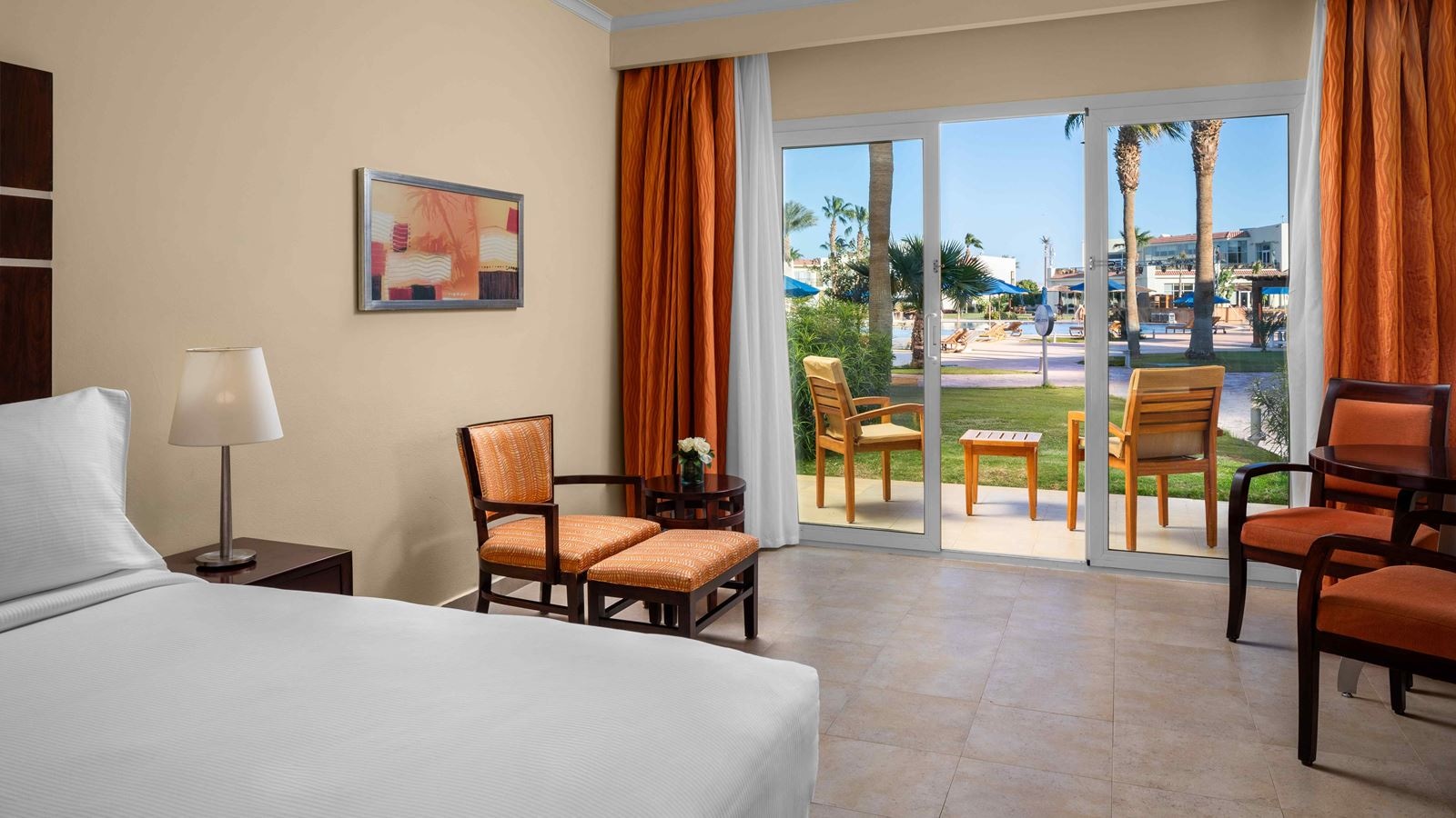 rooms-mountainside-deluxe-room-pool-view