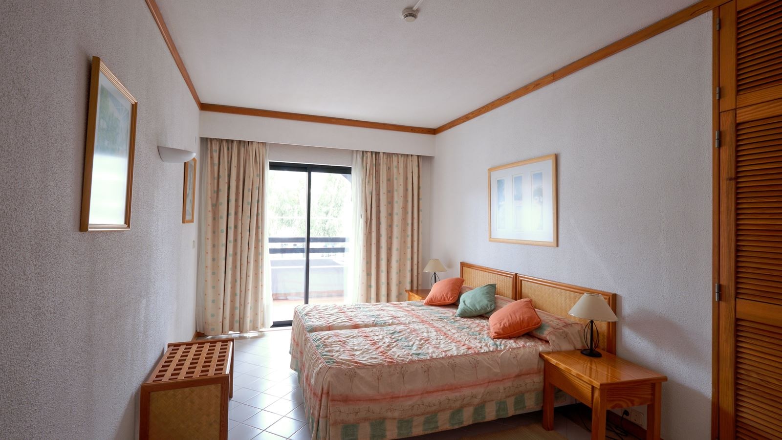 rooms-superior-one-bedroom-apartment