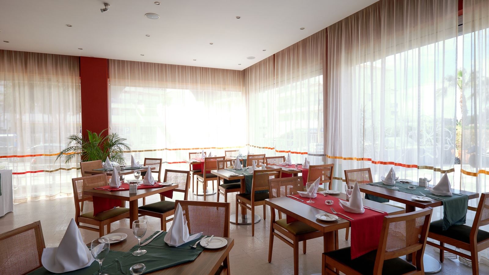 restaurants-restaurant