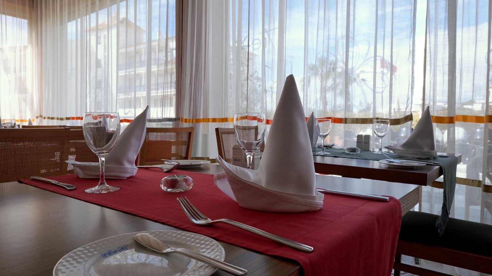 restaurants-restaurant