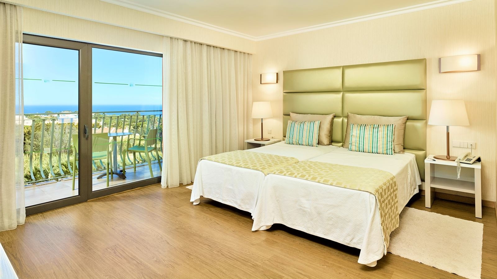 rooms-family-suite-deluxe-sea-view-balcony-or-terrace