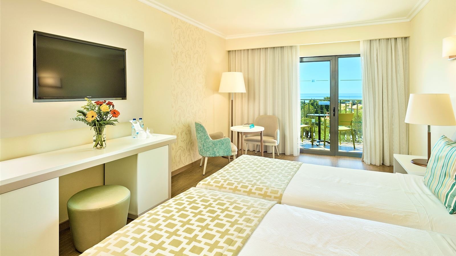 rooms-twin-deluxe-sea-view-balcony-or-terrace