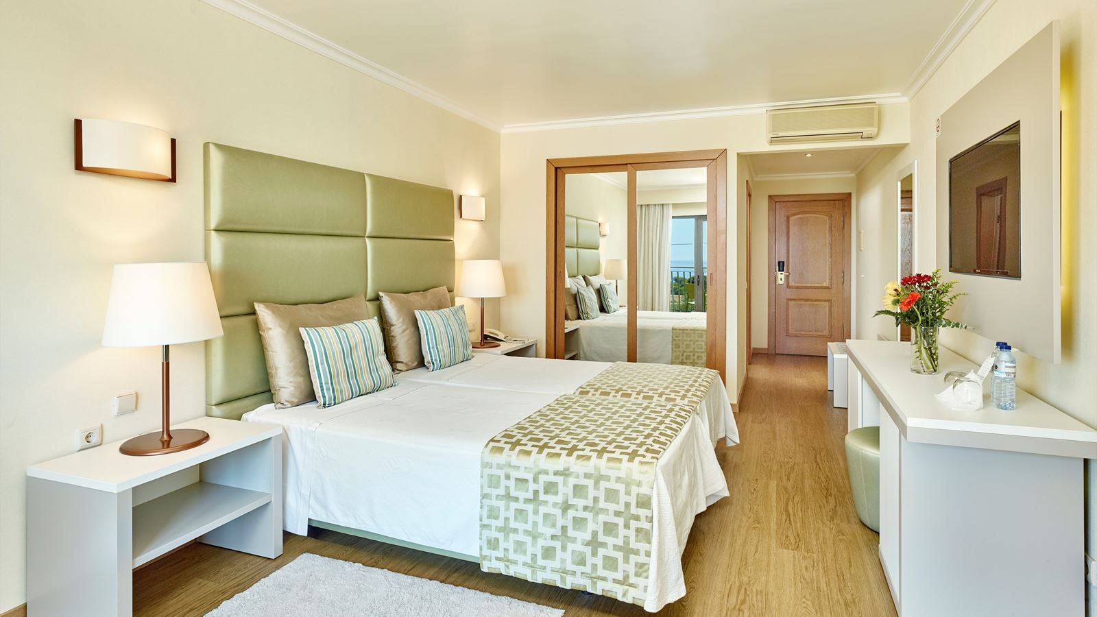 rooms-twin-deluxe-sea-view-balcony-or-terrace