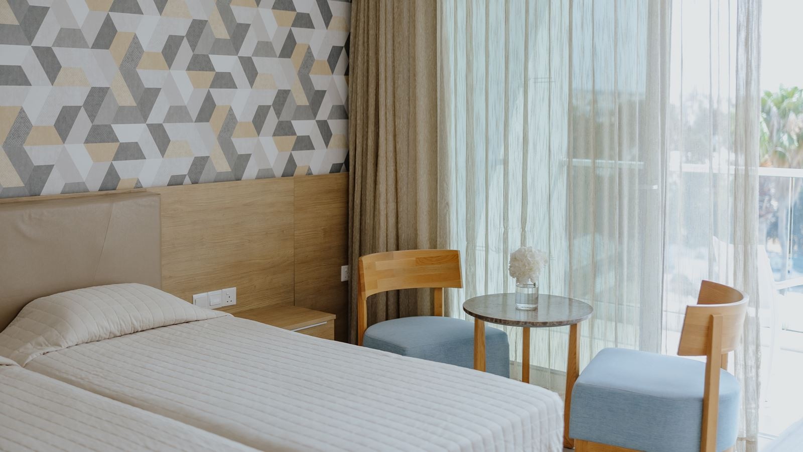 rooms-deluxe-room-inland-view