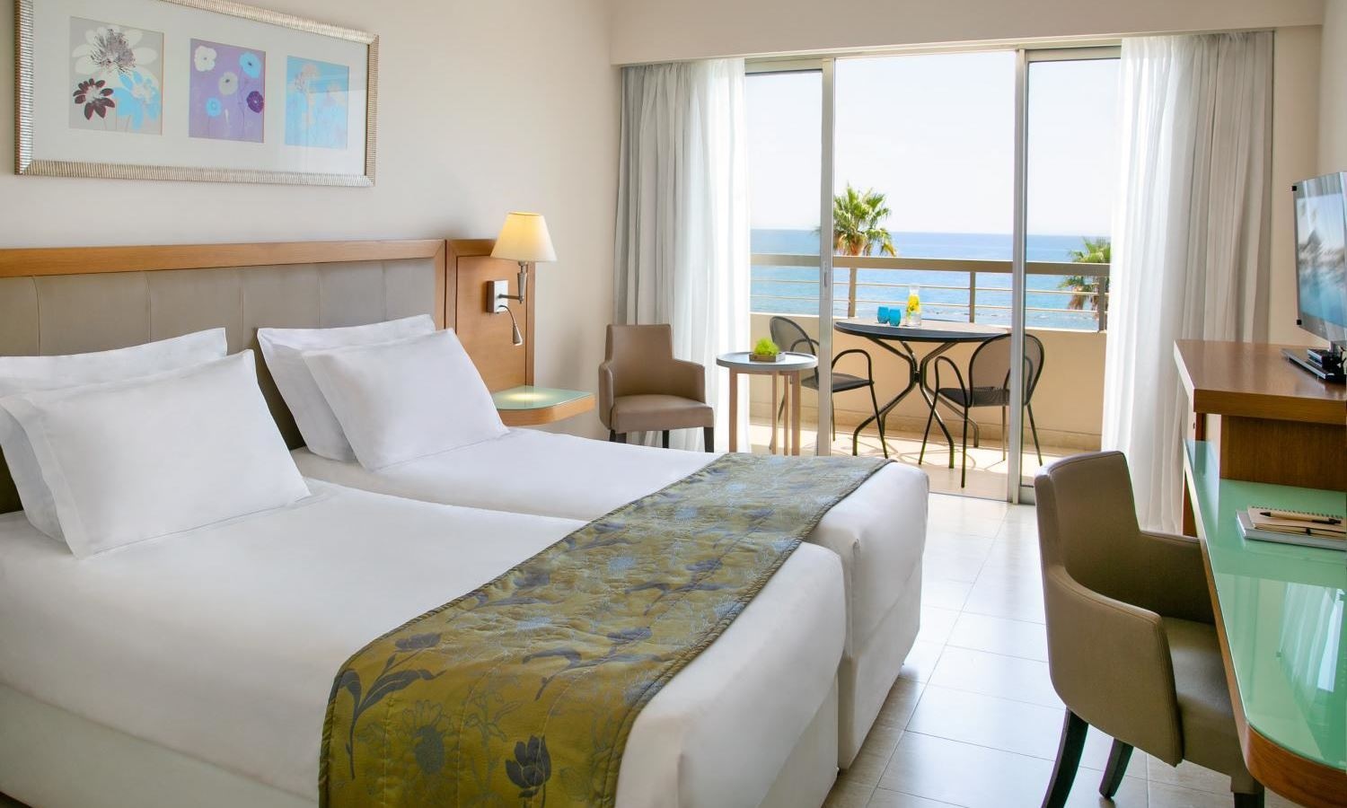 rooms-standard-room-seaview-balcony