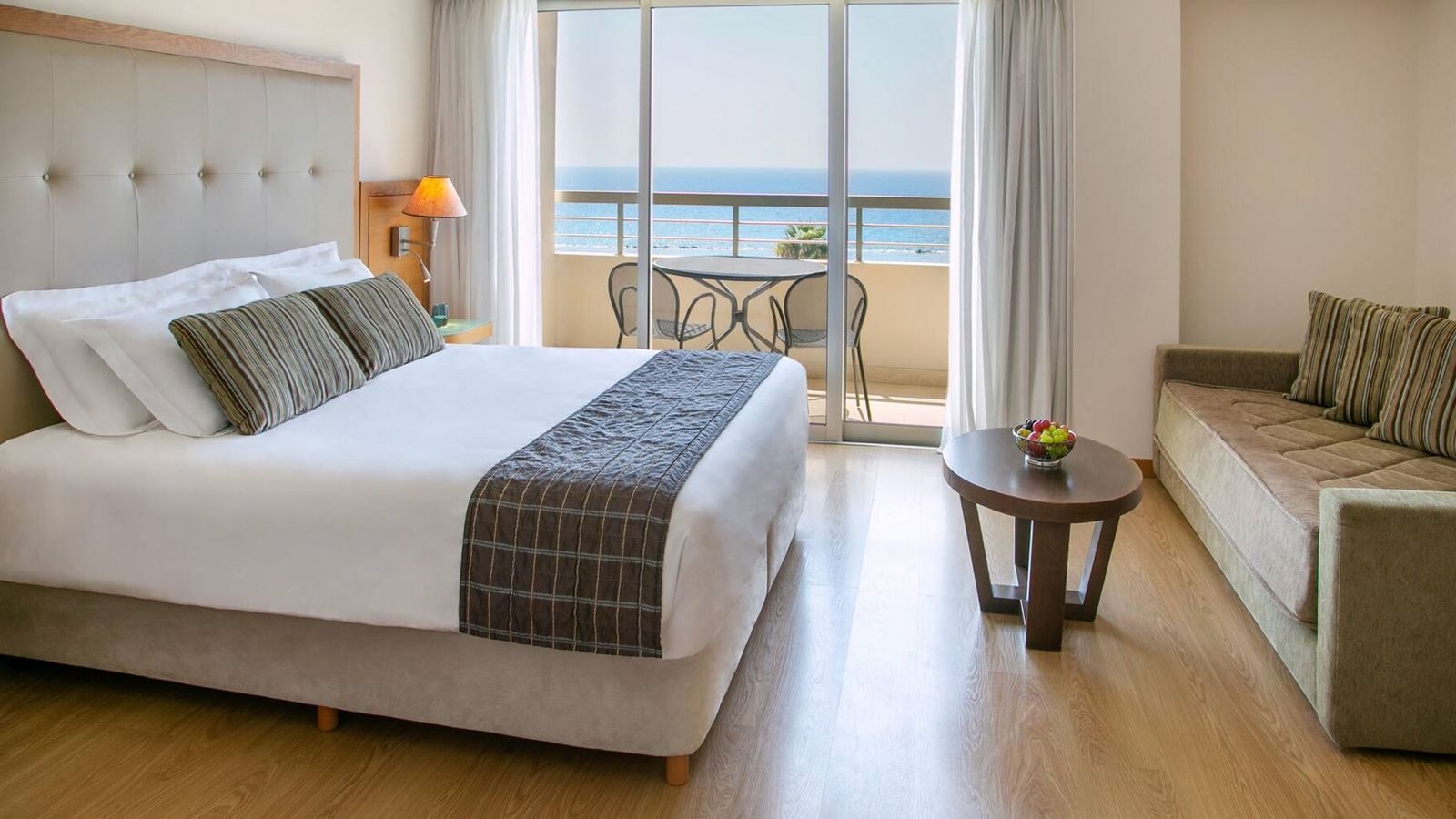 rooms-deluxe-room-seaview-balcony