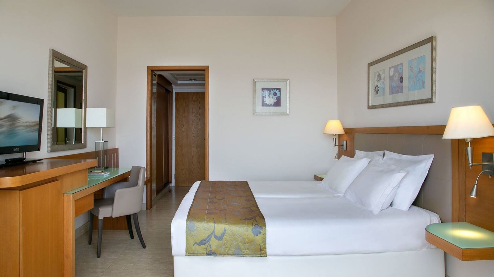 rooms-single-standard-room-balcony