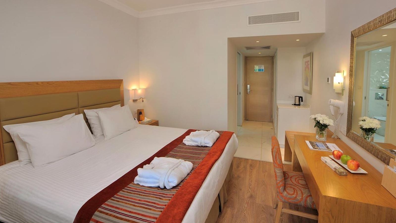 rooms-familysuite-gardenview-privategarden