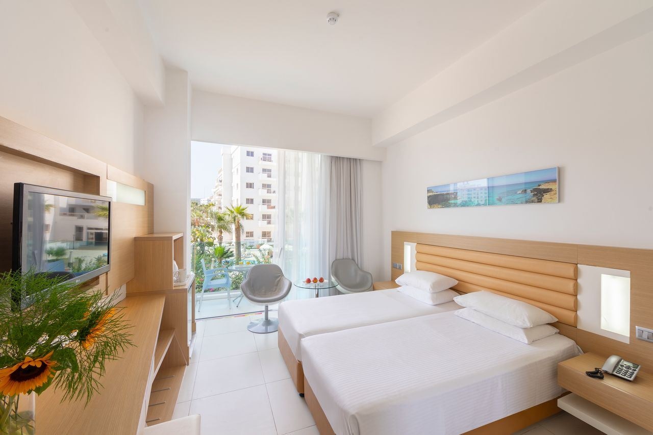 rooms-room-twin-landview