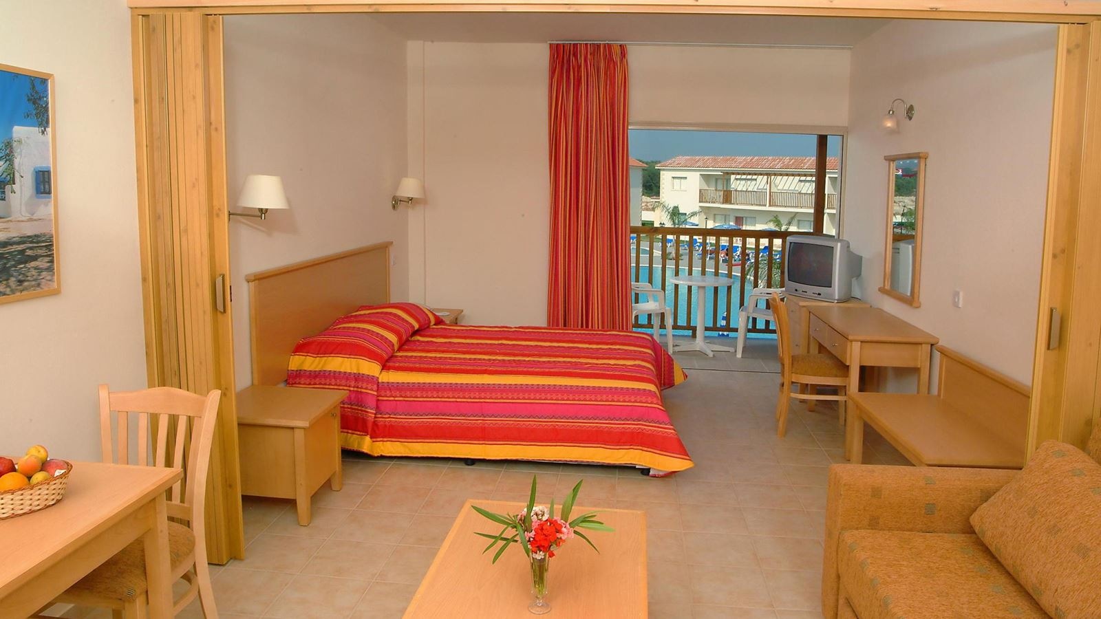 rooms-1-bedroom-standard-apartment-balcony