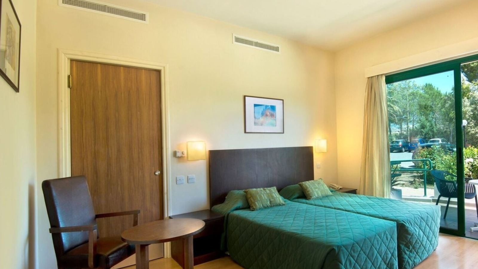 rooms-single-standard-roombalcony-or-terrace