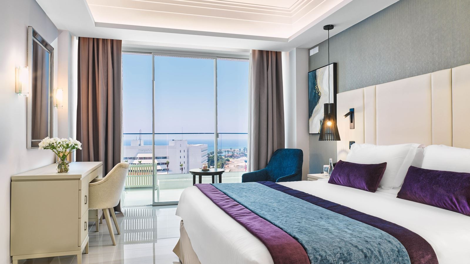 rooms-deluxe-room-pool--garden-view