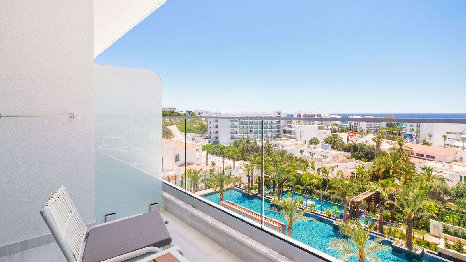 rooms-deluxe-room-pool--garden-view