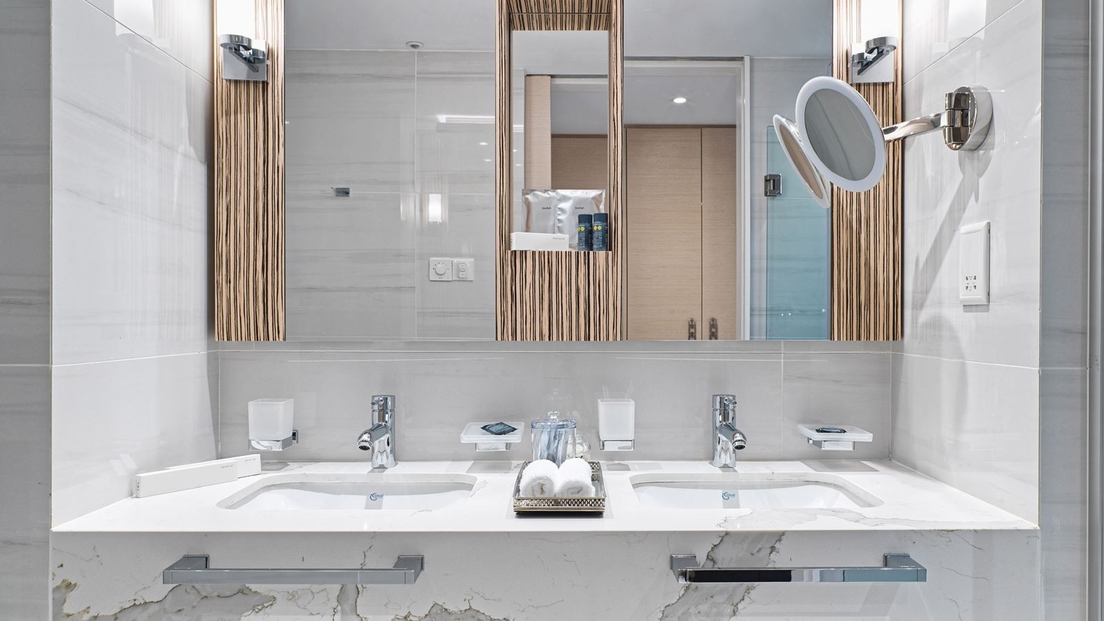 rooms-superior-room-pool--garden-view